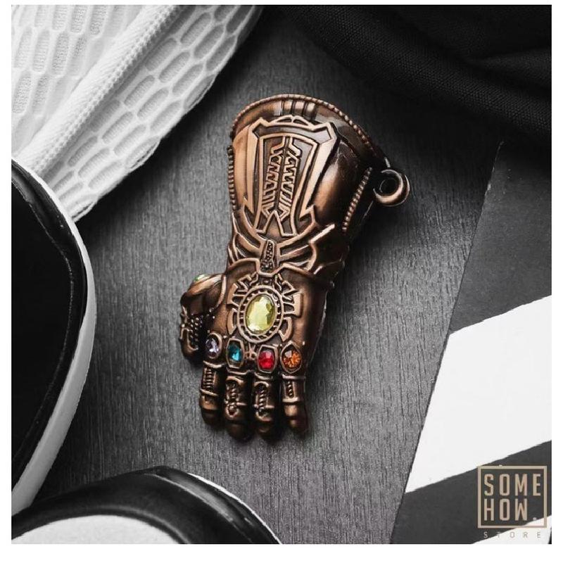 Super Hero Action Figure Ornament Toys Thor Ax Iron Man Mask Thanos Glove Keychains Avengers Endgame Car Key Pendant Birthday Gift