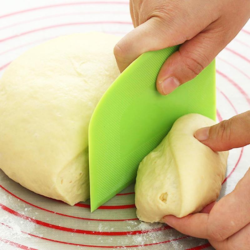 1PC Useful Cream Spatula DIY Pastry Cutters Fondant Dough Scraper Cake Cutter Pastry Baking Tool Kneading Dough Bag Kitchen Accessories