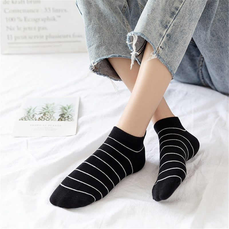 Funny Cute Embroidery Panda Socks Women Harajuku Divertidos Kawaii White Black Calcetines Mujer Ankle Sokken Chaussette Femme